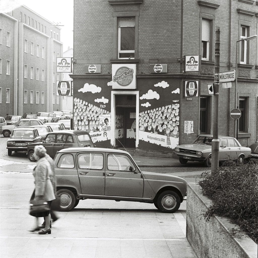 "SportCafé" und Renault R4, Lindenhofstraße